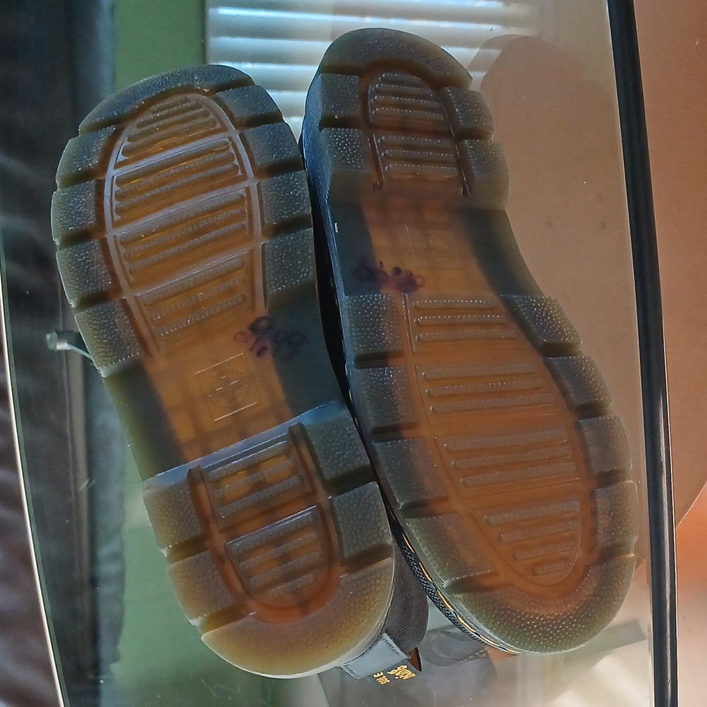 DR. MARTENS boots - Picture 6 of 8